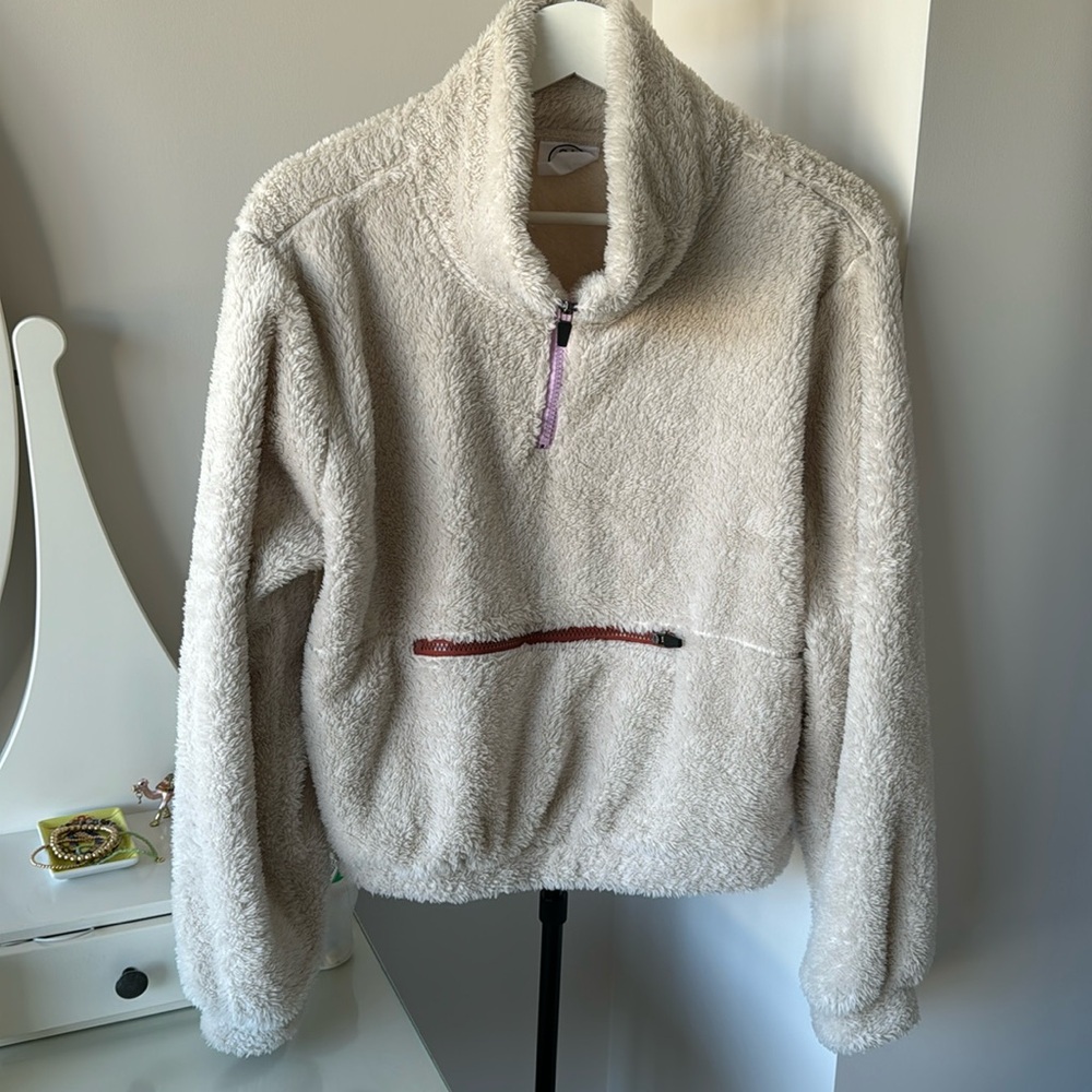 SAGE collective Sherpa, beige with lilac/brown zipper, size medium